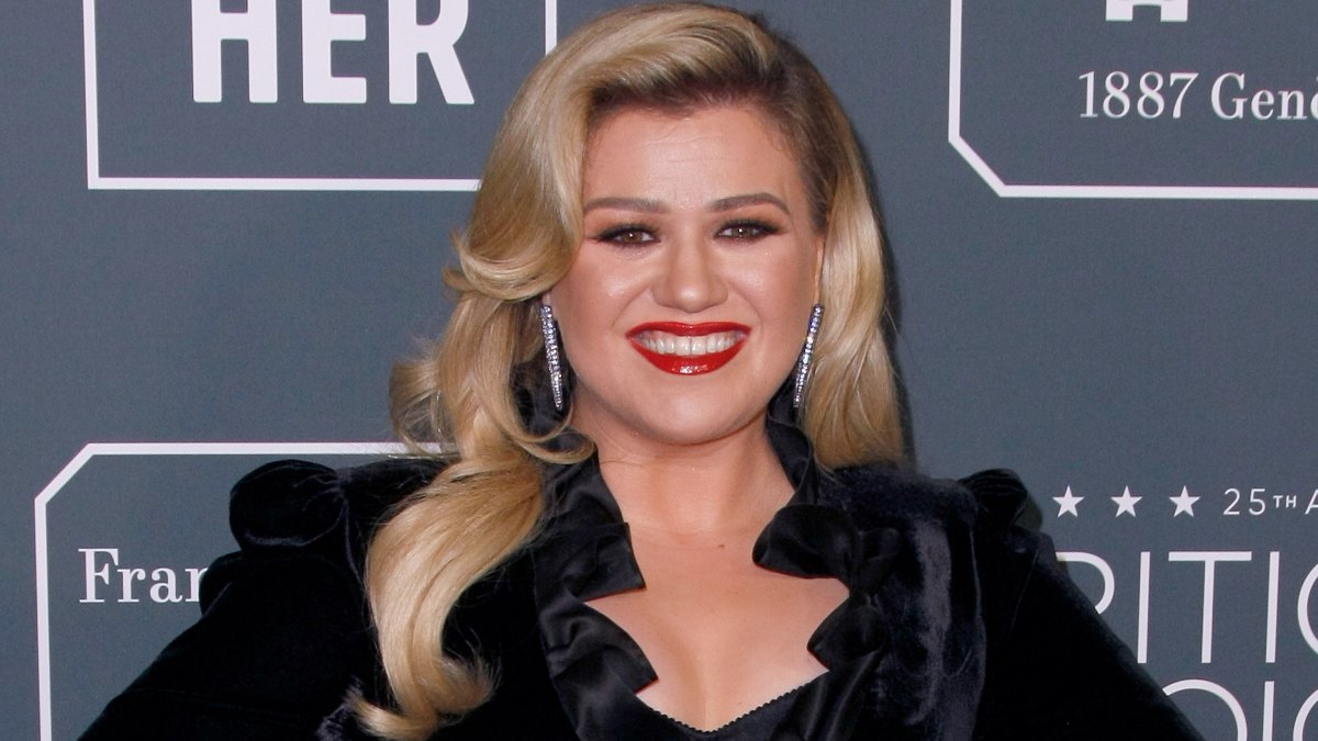 Kelly Clarkson Won The Best Entertainment Talk Show Host at the 2020